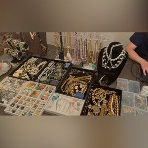 Vintage Jewelry/Modern/classic/ and more ♥️